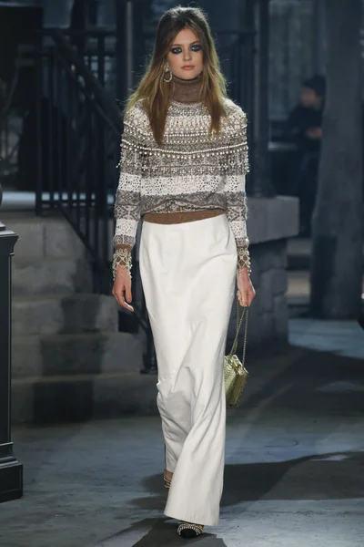 Look 50